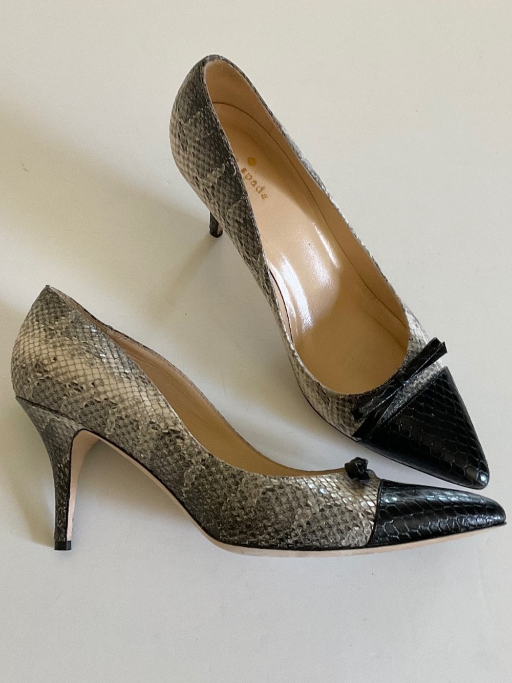 KATE SPADE NEW YORK Melanie Snakeskin Pump Pointed Toe Bow Accent Size 10
